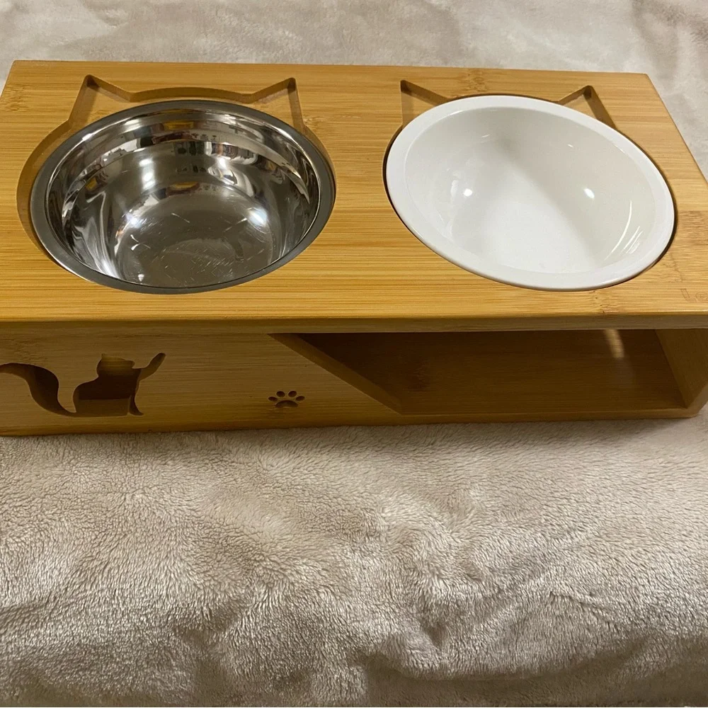 Bamboo elevated feeder